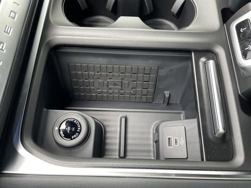 New 2025 Ford Expedition Platinum w/ Stealth Performance Package image 26