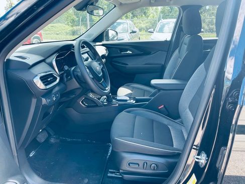 Used 2023 Chevrolet TrailBlazer LT FWD image 11