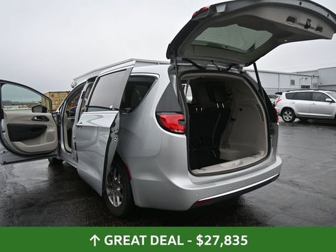 Used 2024 Chrysler Pacifica Touring-L image 52