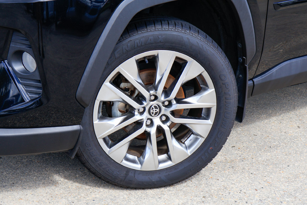 Used 2021 Toyota RAV4 XLE Premium FWD image 28