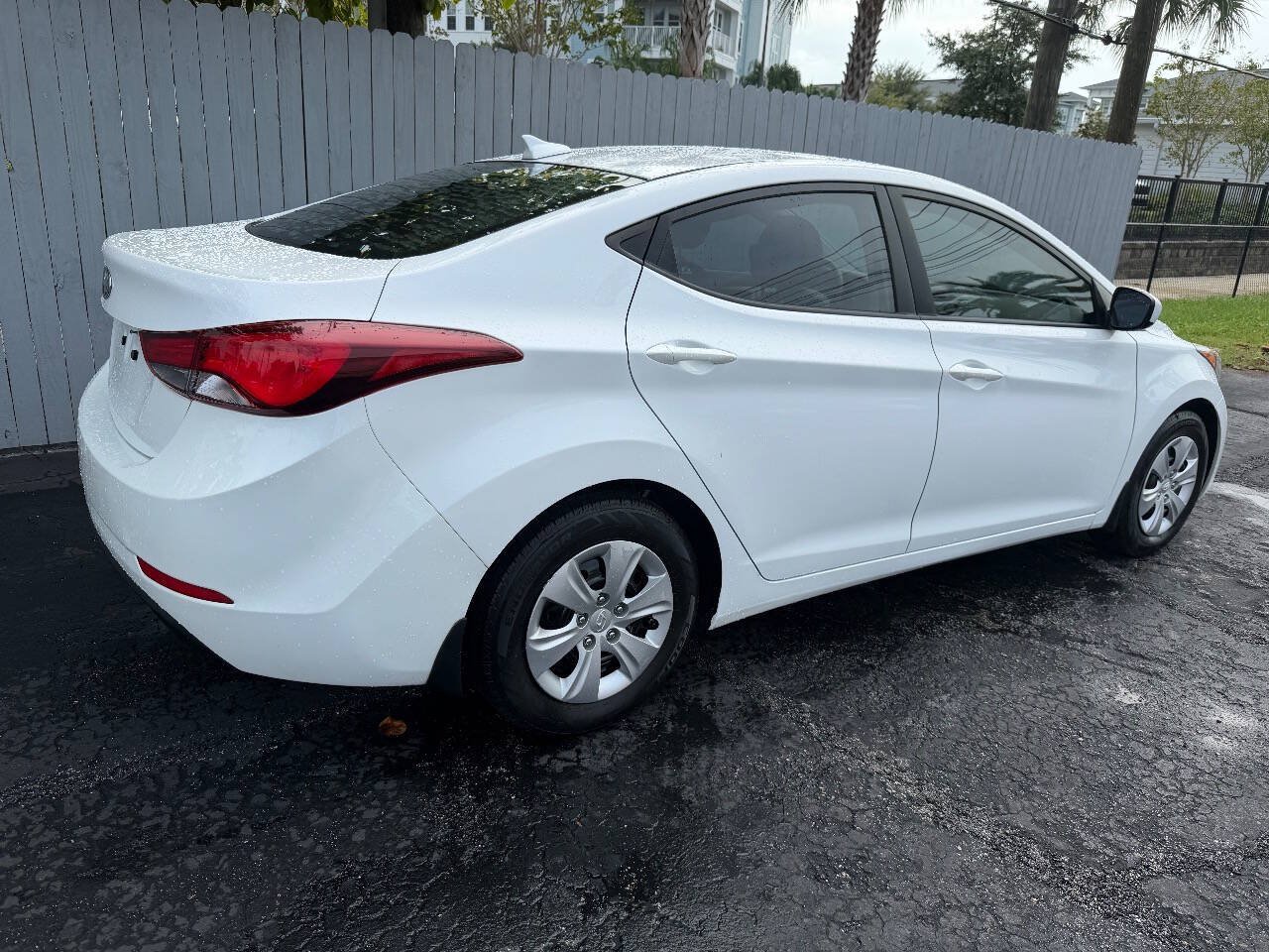 Used 2016 Hyundai Elantra SE FWD image 3
