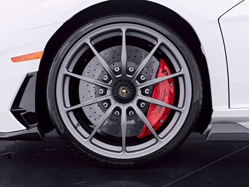Used 2021 Lamborghini Aventador SVJ AWD/4WD image 3