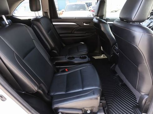 Used 2017 Toyota Highlander XLE image 37