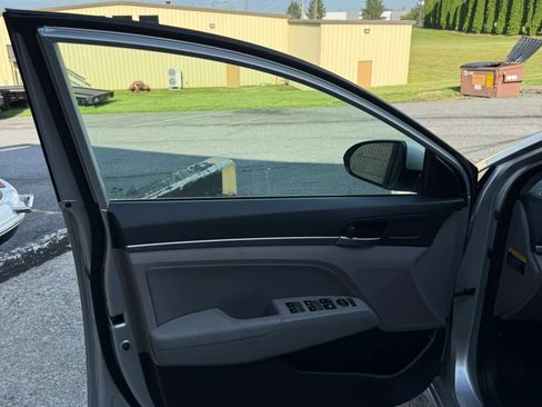 Used 2017 Hyundai Elantra SE w/ SE A/T Tech Package 03 FWD image 22