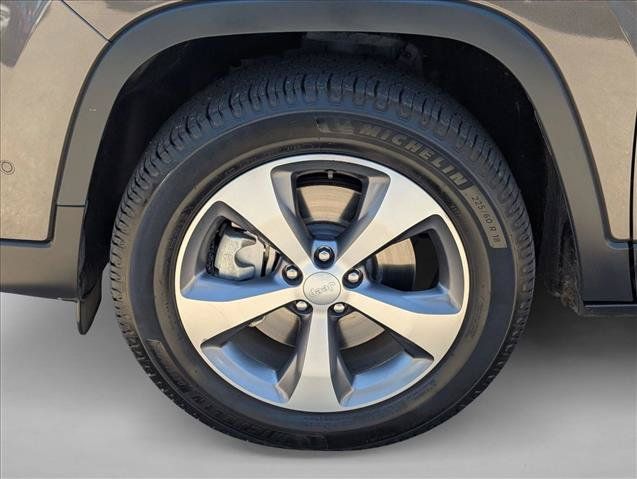Used 2021 Jeep Cherokee Limited AWD/4WD image 24