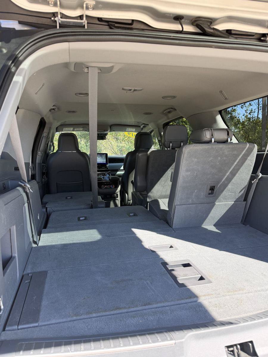 Used 2019 Lincoln Navigator L Select w/ Cargo Package AWD/4WD image 29