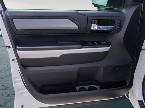 Used 2020 Toyota Tundra Platinum image 28