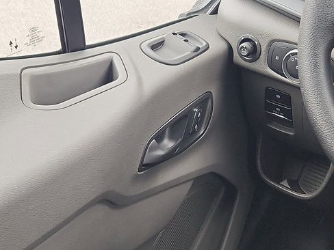 New 2025 Ford Transit 150 148 Medium Roof AWD image 33
