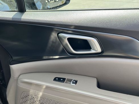 Used 2026 Kia Carnival LXS FWD image 19