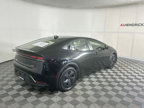 Used 2024 Toyota Prius LE image 3