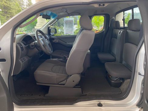 Used 2009 Nissan Frontier SE w/ Power Pkg RWD image 19