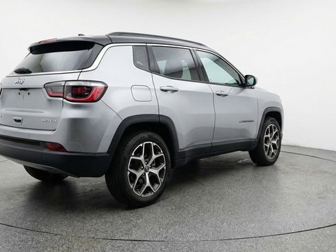 Used 2025 Jeep Compass Limited image 9