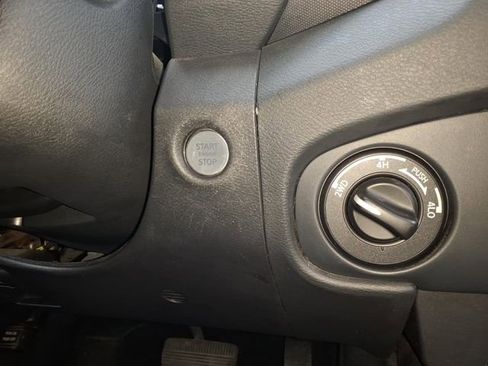 Used 2022 Nissan Frontier SV w/ Technology Package image 20