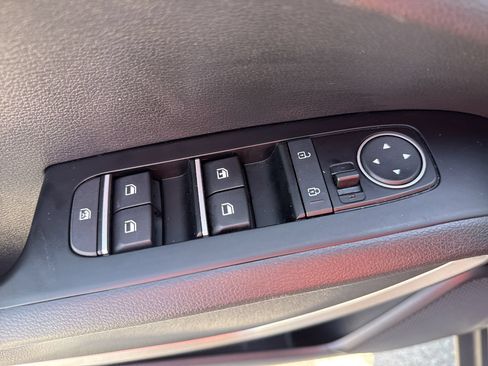 Used 2025 Kia Soul LX w/ LX Technology Package FWD image 15