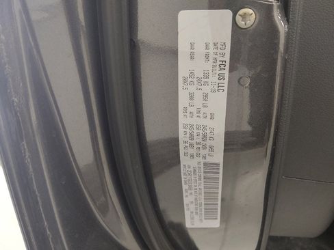Used 2020 Chrysler Pacifica Touring w/ S Appearance Package FWD image 33