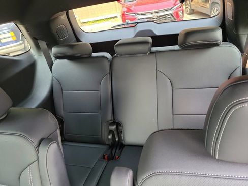 Used 2026 Chevrolet Traverse LT FWD image 16