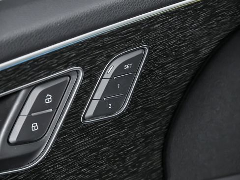 Used 2019 Audi Q8 Premium Plus w/ Premium Plus image 19