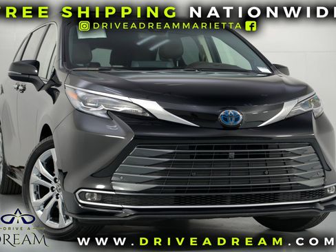 Used 2024 Toyota Sienna Platinum image 2