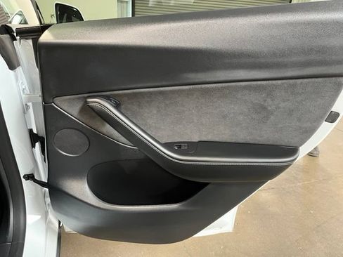 Used 2022 Tesla Model Y Long Range AWD/4WD image 13
