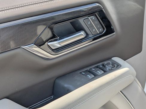 Used 2025 GMC Yukon Elevation w/ Technology Package image 17