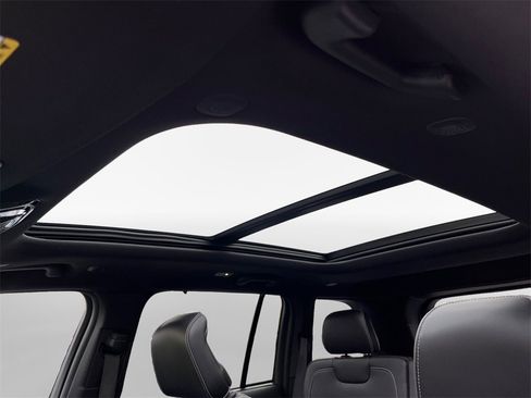 Used 2024 Jeep Grand Cherokee Overland w/ Luxury Tech Group IV image 26