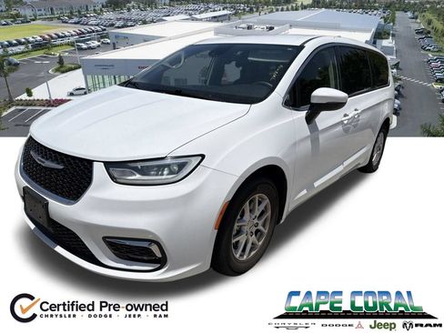 Used 2023 Chrysler Pacifica Touring-L FWD image 1