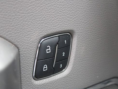Used 2019 Ford F150 Lariat w/ Equipment Group 502A Luxury AWD/4WD image 4