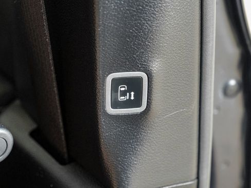Used 2021 Chrysler Pacifica Touring-L w/ Uconnect Theater Family Group FWD image 48