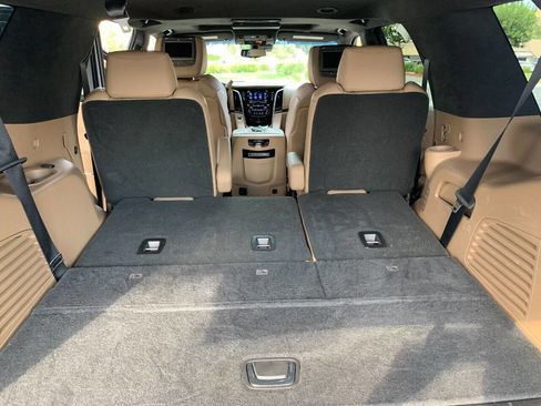 Used 2018 Cadillac Escalade Platinum RWD image 30