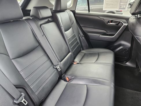 Used 2021 Toyota RAV4 XLE Premium image 21