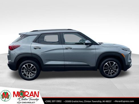 Used 2025 Chevrolet TrailBlazer LT AWD/4WD image 7