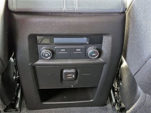 Used 2021 Chevrolet Traverse LT image 31