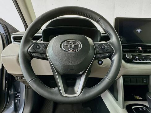 Used 2023 Toyota Corolla Cross LE FWD image 16