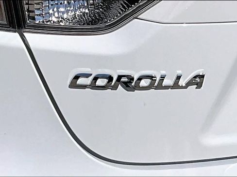 Used 2025 Toyota Corolla LE image 28