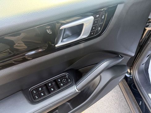 Used 2022 Porsche Cayenne AWD/4WD image 10