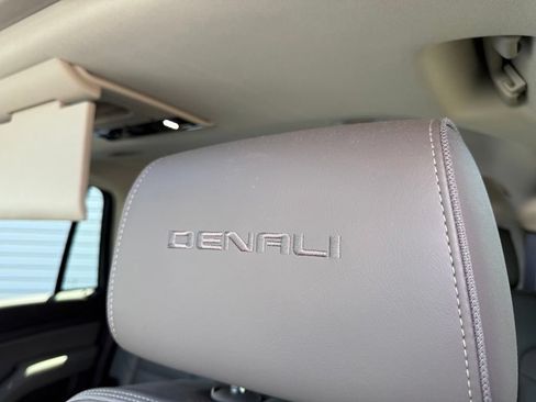 Used 2019 GMC Yukon Denali w/ Denali Ultimate Package AWD/4WD image 29
