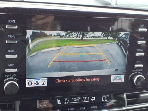 Used 2022 Toyota Sienna Platinum FWD image 17