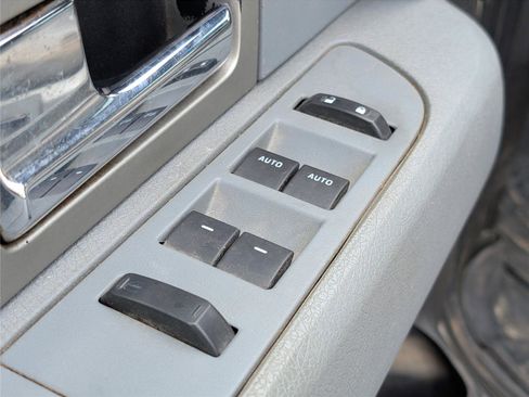 Used 2011 Ford F150 XLT w/ XLT Chrome Pkg image 16