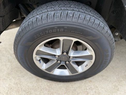 Used 2018 Jeep Wrangler Unlimited Sahara image 19