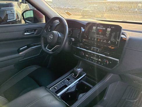 Used 2024 Nissan Pathfinder SL w/ SL Premium Package image 12