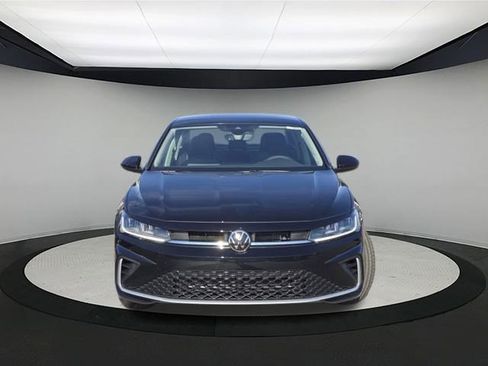 New 2026 Volkswagen Jetta SE image 2