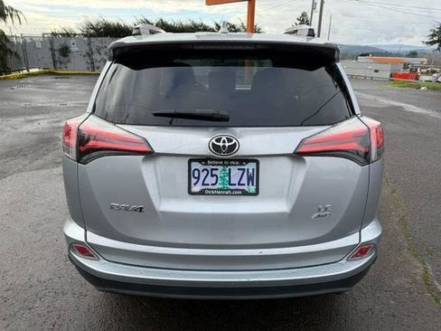 Used 2016 Toyota RAV4 LE AWD/4WD image 4