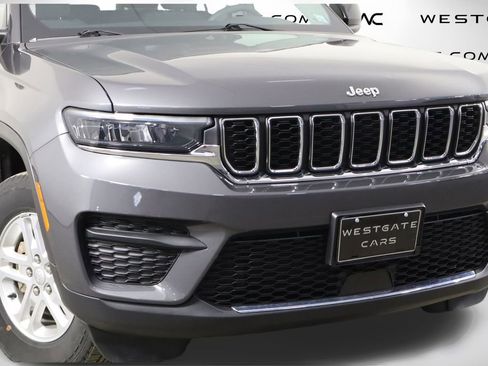 Used 2023 Jeep Grand Cherokee Laredo image 41