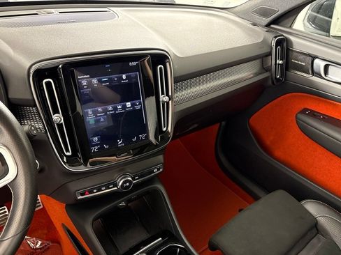 Used 2019 Volvo XC40 T5 R-Design AWD/4WD image 32