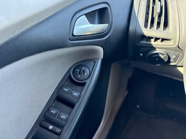 Used 2014 Ford Focus SE FWD image 21