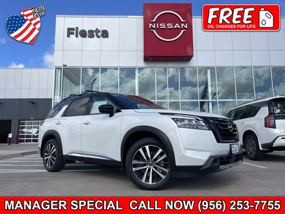 New 2025 Nissan Pathfinder Platinum w/ Black Appearance Package