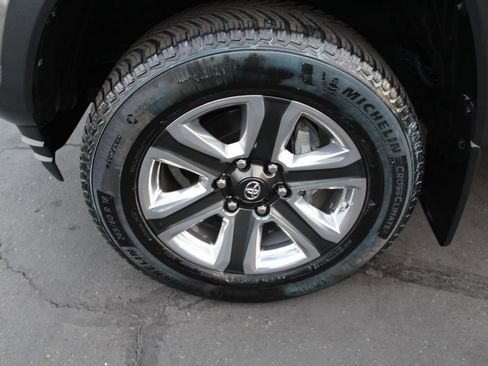 Used 2017 Toyota Tacoma Limited image 13