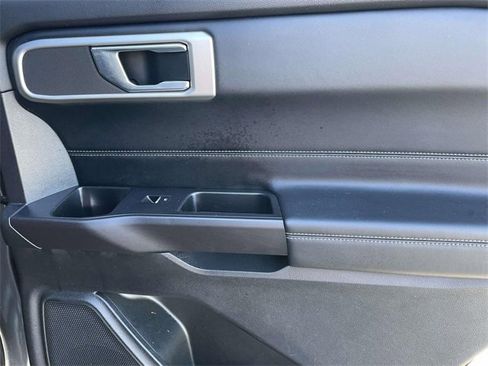 Used 2020 Ford Explorer XLT w/ Equipment Group 202A image 21