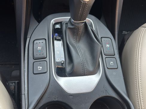 Used 2018 Hyundai Santa Fe Sport w/ 2.4L Tech Package 04 AWD/4WD image 15