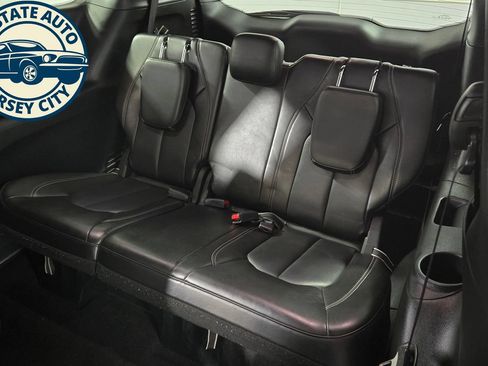 Used 2025 Chrysler Pacifica Select FWD image 28